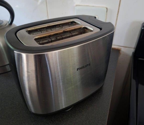 PHILIPS 2 SLICE TOASTER - R200 (C BENONI)
