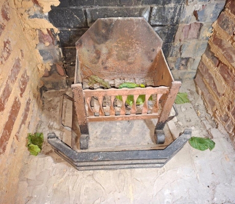 SOLID IRON WOOD HOLDER - R200 (C BENONI)