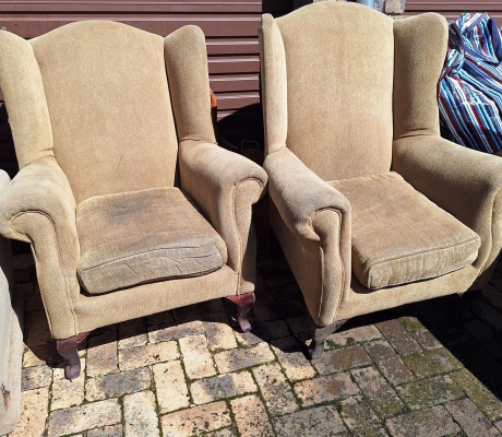 No:  76  (KP-STORE) -2  X WINGBACK CHAIRS - NEED NEW UPHOLSTERY  - R600