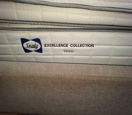 KING SIZE SEALY BED IN BASE WITH HEADBOARD - R4000 (S SANDTON)