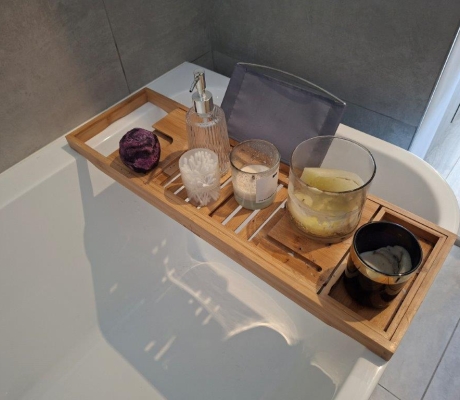 BATH LAPTOP TRAY - R300 (S SANDTON)