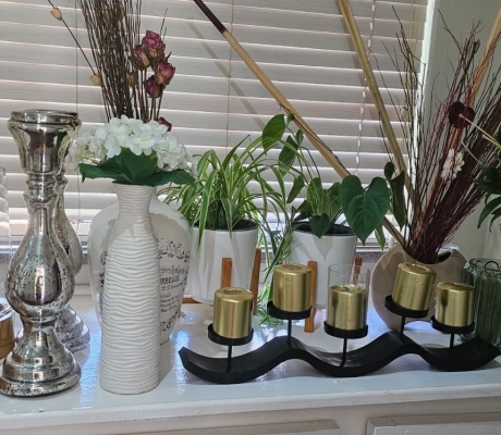 LARGE VARIETY OF VASES, CANDLE HOLDERS, FAKE PLANTS ETC - PRICE ON THE DAY (C BENONI)