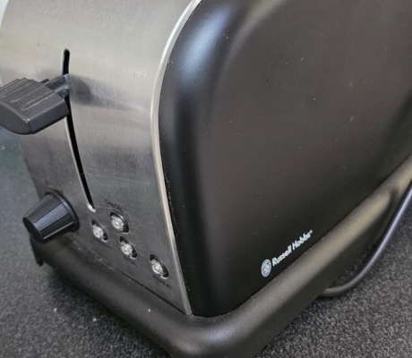 RUSSELL HOBBS TOASTER - R100 (C BENONI)