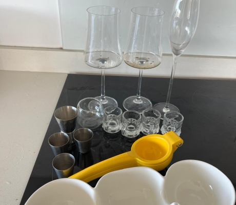 VARIETY OF KITCHEN ITEMS - PRICE ON THE DAY (S SANDTON)
