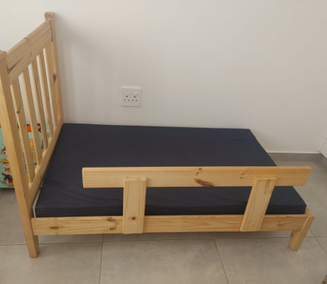 TODDLER BEDSET WITH FOAM MATTRESS AND SIDE RAIL