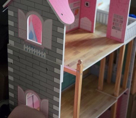 DOLLS HOUSE