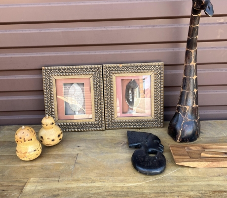 No:  18  (KP-STORE) -GIRAFE AND AFRICAN ORNAMENTS 6 PIECE  - R100