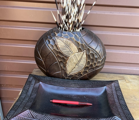 No:  19  (KP-STORE) -AFRICAN VASE AND PLATE SET  - R50