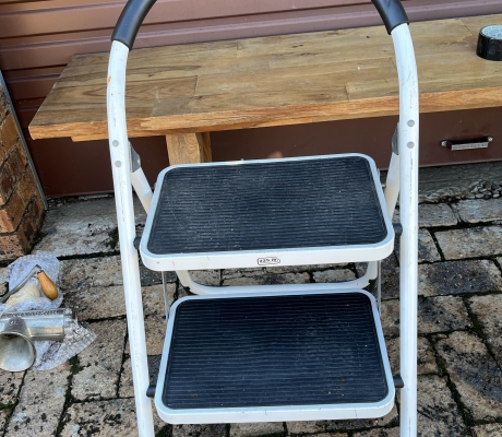 No:  45  (KP-STORE) -2 STEP LADDER  - R200