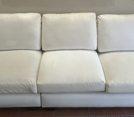 (ALB 25/4 - No:23) - White leatherrette modular sofa(420cm W x 80cm H x 100cm D)  Price reduced from R2900 to R2000