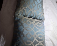 2 DROPS BLUE PATTERNED CURTAINS WITH MATCHING CUSHIONS - R500 (C BENONI)
