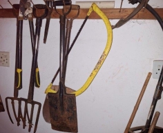 VARIETY OF GARDEN TOOLS (TWO) - R300 (C BENONI)