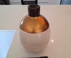 ROUND SHAPED VASE - R100 (S SANDTON)