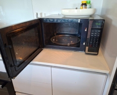 SAMSUNG MICROWAVE - R500 (S SANDTON)