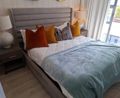 KING SIZE SEALY BED IN BASE WITH HEADBOARD - R4000 (S SANDTON)