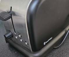 RUSSELL HOBBS TOASTER - R100 (C BENONI)
