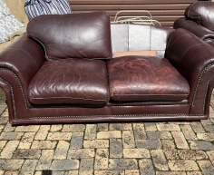 No:  3  (KP-STORE) -GENIUNE LEATHER COUCH - MISSING CUSHION  - R2500