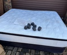 No:  7  (KP-STORE) -QUEEN BED  - R1350