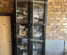 No:  8  (KP-STORE) -2 DOOR DISPLAY CABINET WITH GLASS DOORS  - R1200