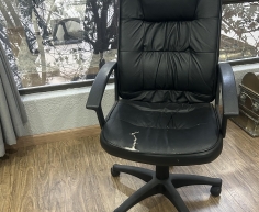 (ALB 25/4 - No:59) - Office Chair with black PVC upholstery